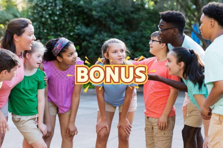 ragazzi in un centro estivo e scritta bonus