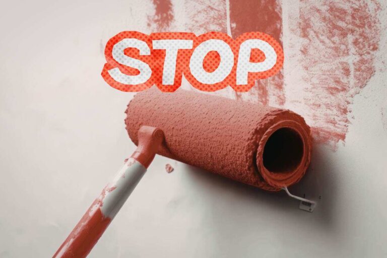 rullo che dipinge parete