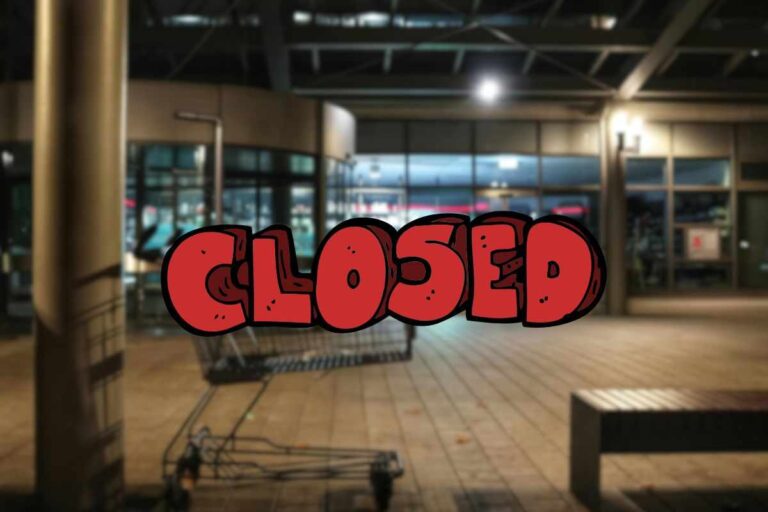 supermercato da fuori e scritta chiuso